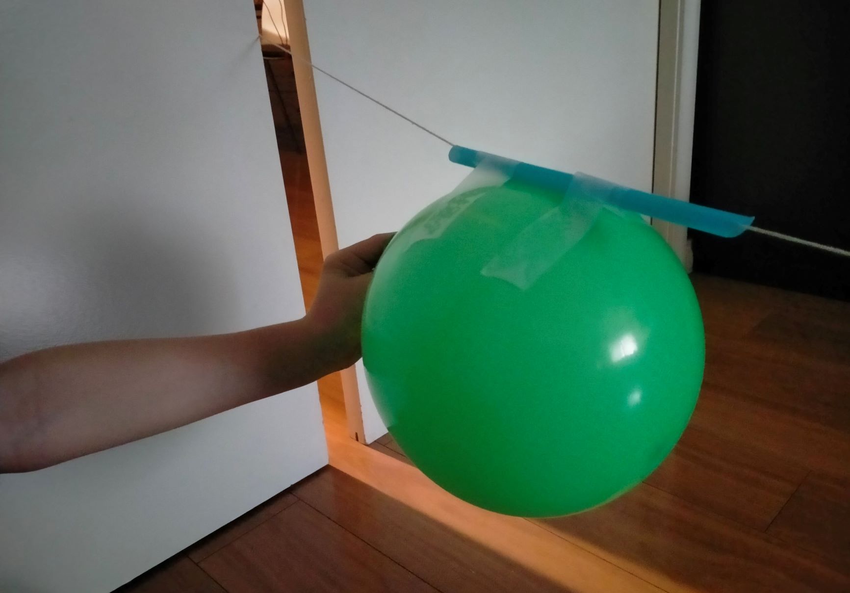 Balloon rocket home-science experiment